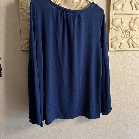 ✨3/$15 Blue Loft Blouse with Bell Sleeves - Picture 3 of 6